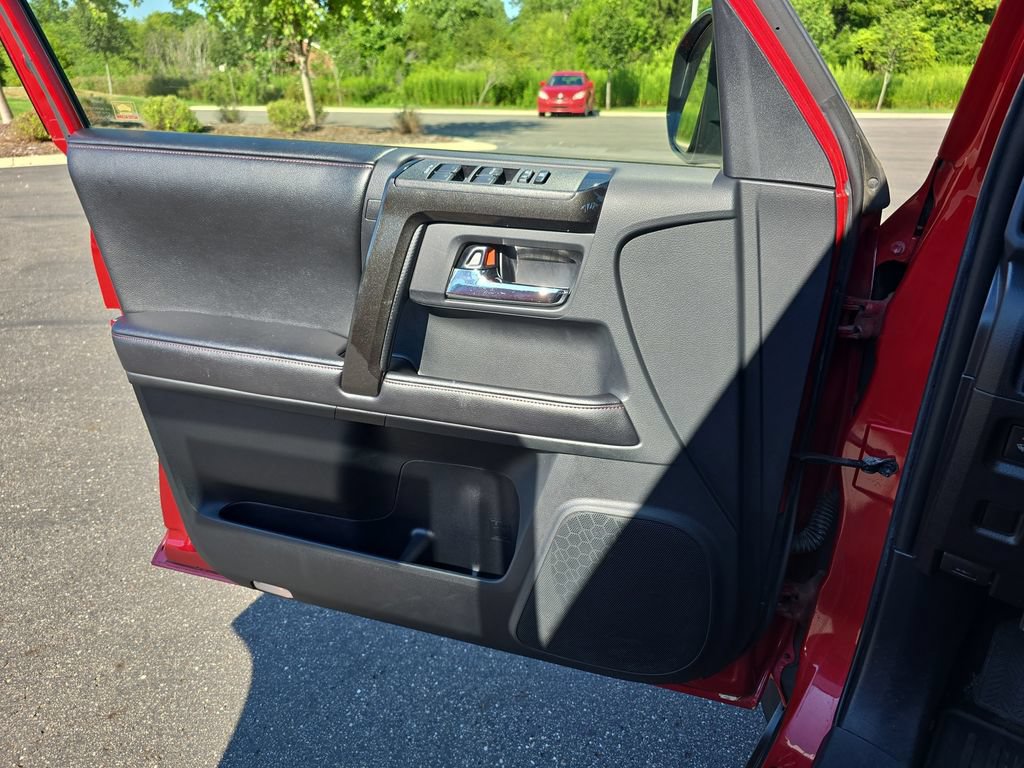 Used 2015 Toyota 4Runner Trail AWD/4WD image 30