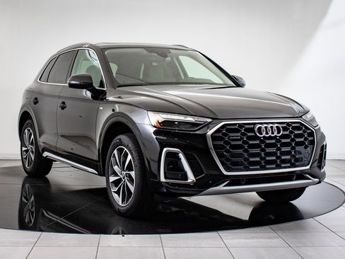 Used 2024 Audi Q5 2.0T Premium w/ Convenience Package image 12