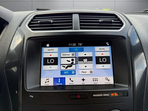 Used 2018 Ford Explorer XLT w/ Equipment Group 202A AWD/4WD image 30