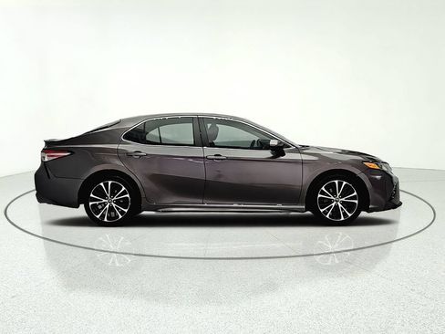 Used 2018 Toyota Camry SE FWD image 8