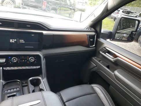 Used 2025 GMC Sierra 2500 Denali w/ Denali Reserve Package AWD/4WD image 15
