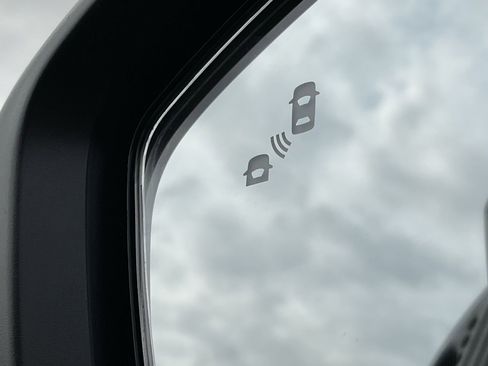 New 2026 Nissan Pathfinder SL image 11