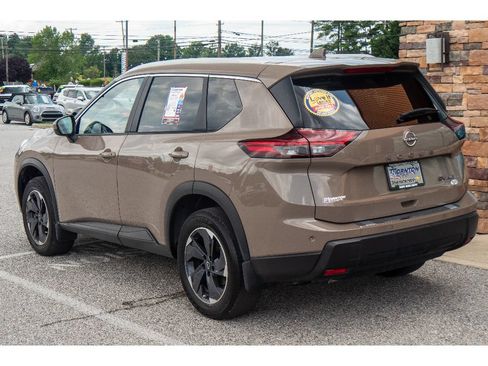 Used 2024 Nissan Rogue SV w/ SV Premium Package AWD/4WD image 4
