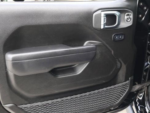 Used 2025 Jeep Gladiator Mojave image 19