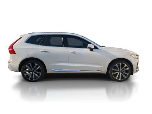 Used 2023 Volvo XC60 B5 Ultimate w/ Protection Package Premier FWD image 9