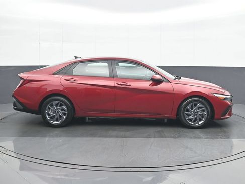 Used 2024 Hyundai Elantra SEL FWD image 7
