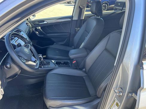 Used 2022 Volkswagen Tiguan SE w/ Panoramic Sunroof Package image 14