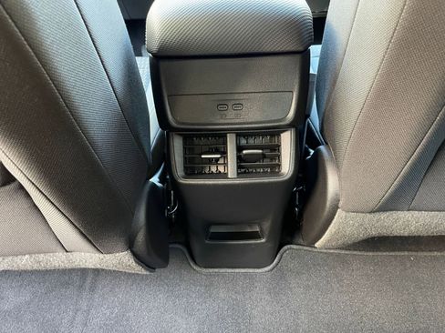 Used 2025 Chevrolet Equinox LT image 23