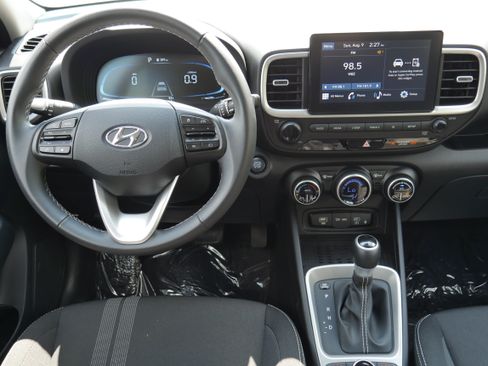 Used 2026 Hyundai Venue SEL FWD image 17