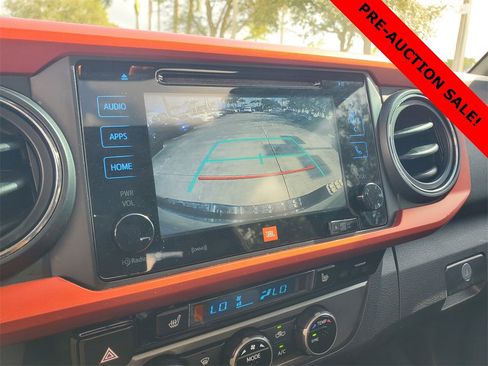 Used 2017 Toyota Tacoma TRD Sport image 28