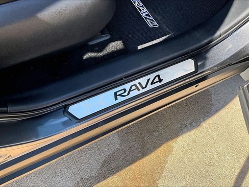Used 2019 Toyota RAV4 Limited FWD image 10