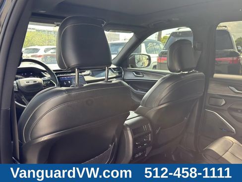 Used 2023 Jeep Grand Cherokee Overland AWD/4WD image 28