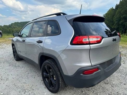 Used 2017 Jeep Cherokee Sport FWD image 7