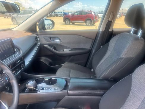 Used 2023 Nissan Rogue SV FWD image 40