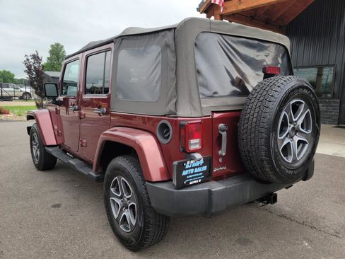 Used 2007 Jeep Wrangler Unlimited Sahara w/ Trailer Tow Group AWD/4WD image 6