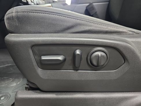 Used 2019 Chevrolet Silverado 1500 RST AWD/4WD image 29