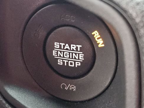 Used 2024 Jeep Wrangler Unlimited image 17