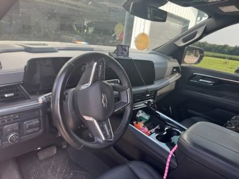 Used 2025 Chevrolet Suburban Z71 w/ Comfort Package AWD/4WD image 6