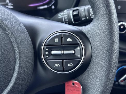 Used 2025 Kia Soul LX w/ LX Technology Package FWD image 27