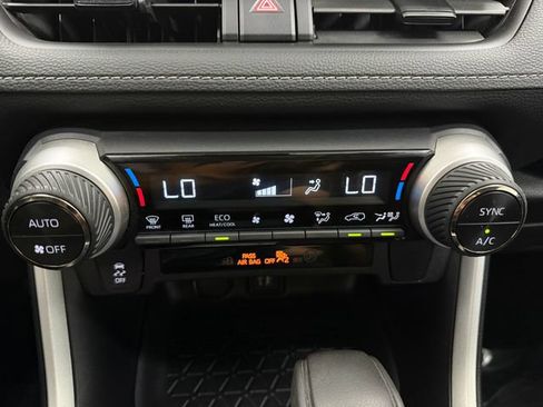 Used 2025 Toyota RAV4 XLE AWD/4WD image 19