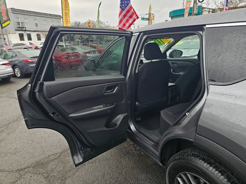 Used 2024 Nissan Rogue S AWD/4WD image 10