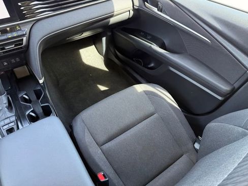 Used 2025 Toyota Camry LE image 27