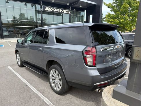 Used 2021 Chevrolet Suburban Premier AWD/4WD image 2