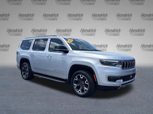 Used 2023 Jeep Wagoneer Series III w/ Preferred Equipment Group RWD image 2