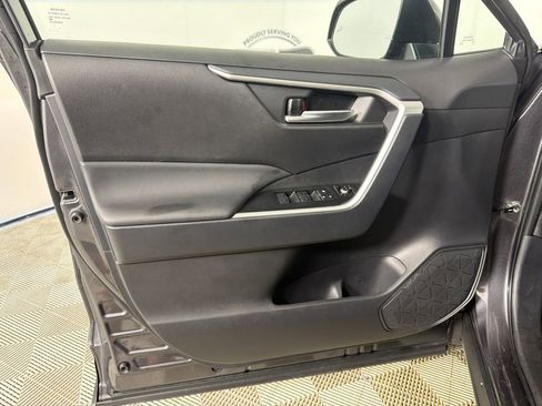 Used 2025 Toyota RAV4 XLE FWD image 11