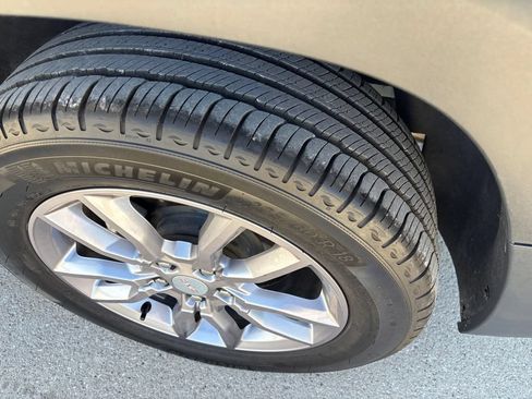 Used 2023 GMC Terrain SLT w/ Tech Package AWD/4WD image 10