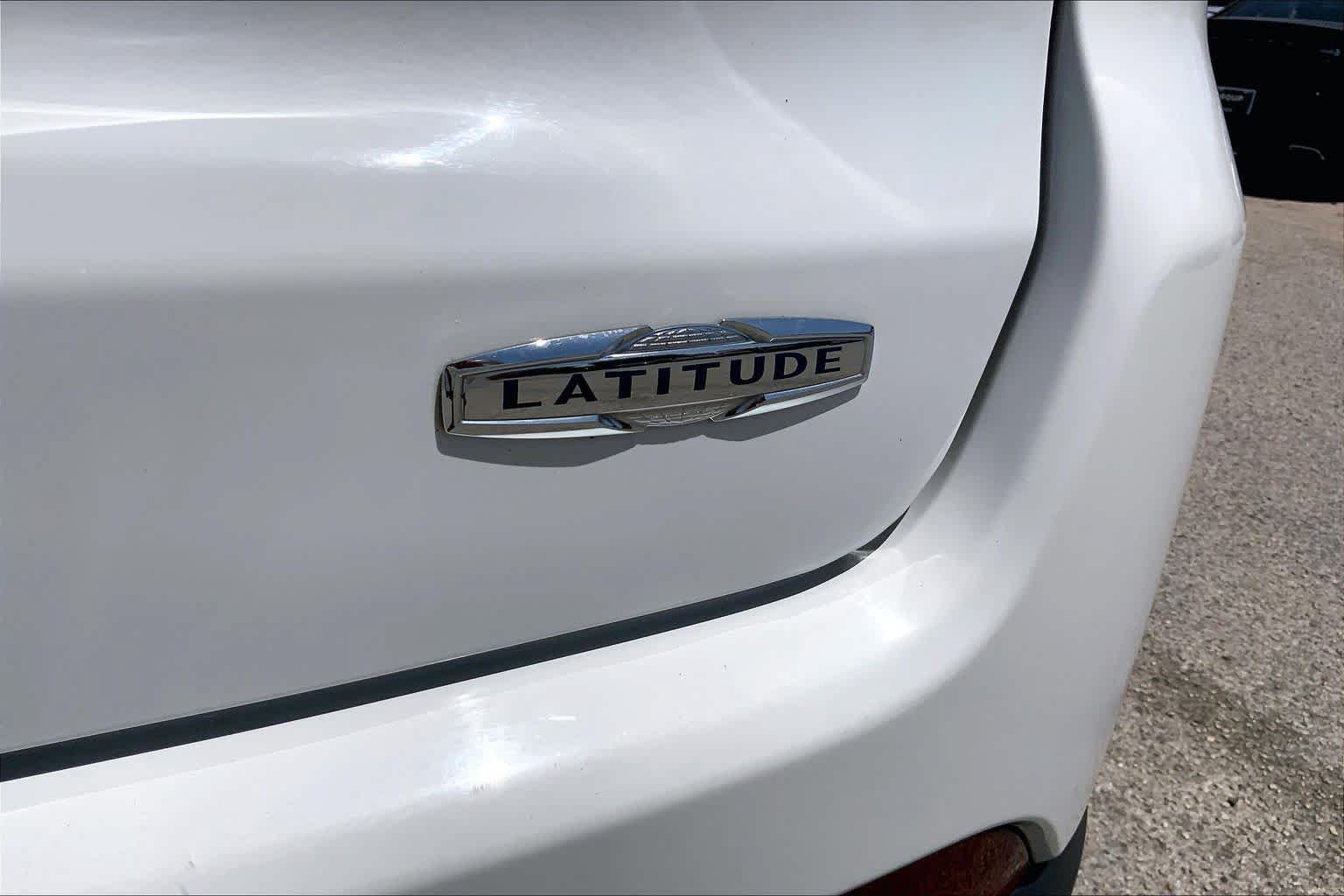 Used 2023 Jeep Compass Latitude AWD/4WD image 30