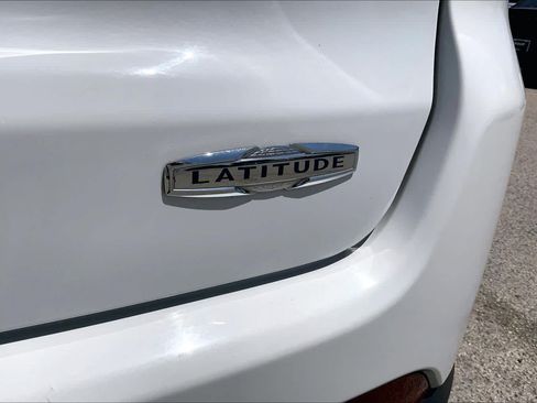 Used 2023 Jeep Compass Latitude AWD/4WD image 30