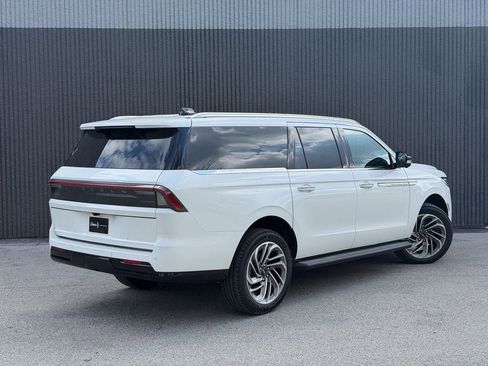 New 2026 Lincoln Navigator L Premier AWD/4WD image 7