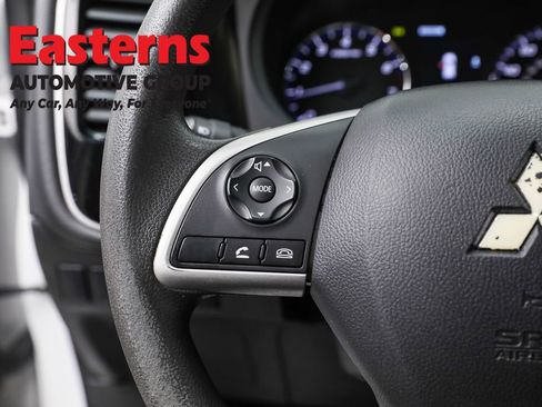 Used 2020 Mitsubishi Outlander ES image 15