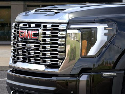 New 2026 GMC Sierra 2500 Denali w/ Denali Reserve Package image 15