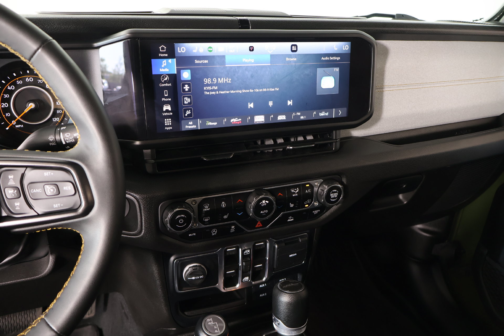 Used 2024 Jeep Gladiator Sport AWD/4WD image 5