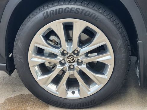 Certified 2026 Toyota Highlander Limited AWD/4WD image 10