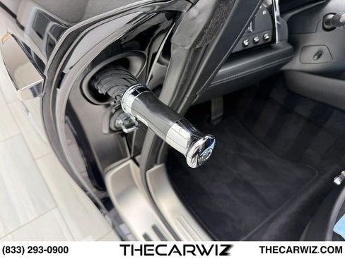 Used 2019 Rolls-Royce Dawn RWD image 39