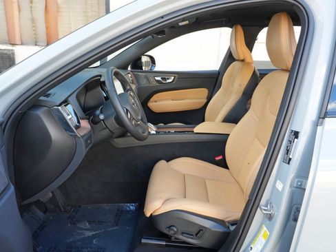 Used 2025 Volvo XC60 B5 Ultra w/ Climate Package PRO AWD/4WD image 17