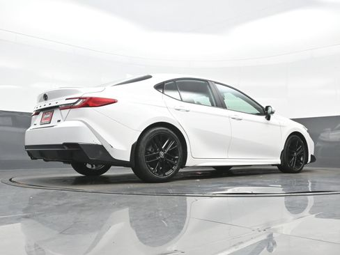 Used 2025 Toyota Camry SE w/ Convenience Package FWD image 33