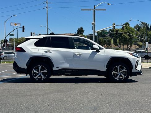 Used 2025 Toyota RAV4 SE w/ Weather & Moonroof Package AWD/4WD image 6