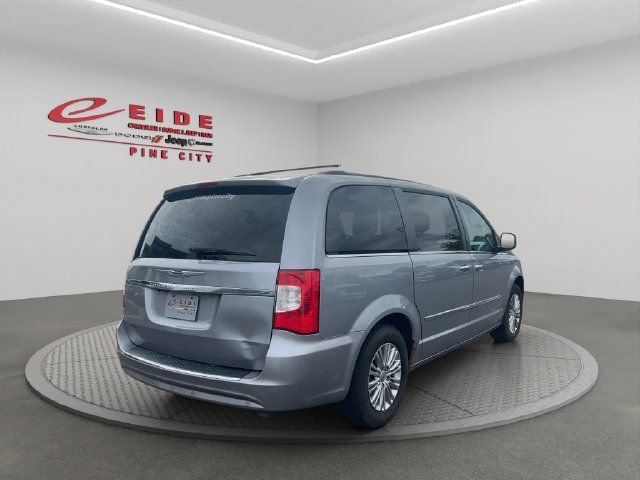 Used 2015 Chrysler Town & Country Touring-L w/ Driver Convenience Group FWD image 10