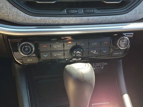 Certified 2023 Jeep Compass Latitude AWD/4WD image 16