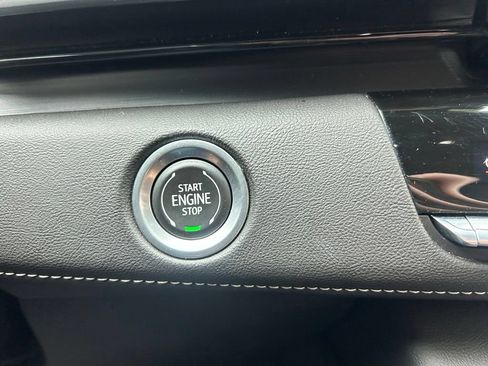 Used 2022 Cadillac Escalade ESV Premium Luxury w/ Performance Package AWD/4WD image 30