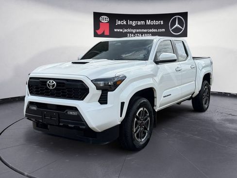 Used 2025 Toyota Tacoma TRD Sport AWD/4WD image 1