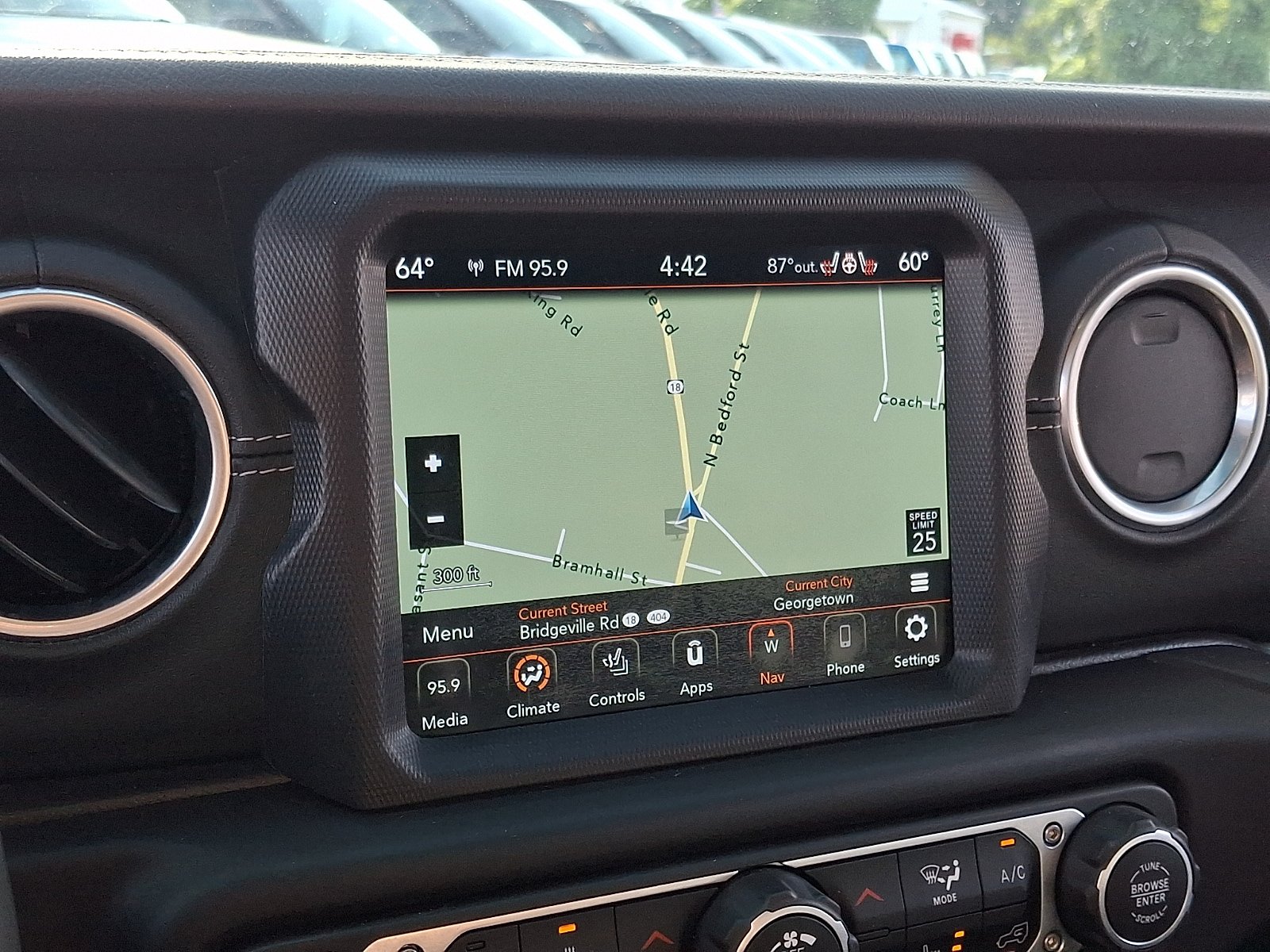 Used 2020 Jeep Wrangler Unlimited Sahara AWD/4WD image 18