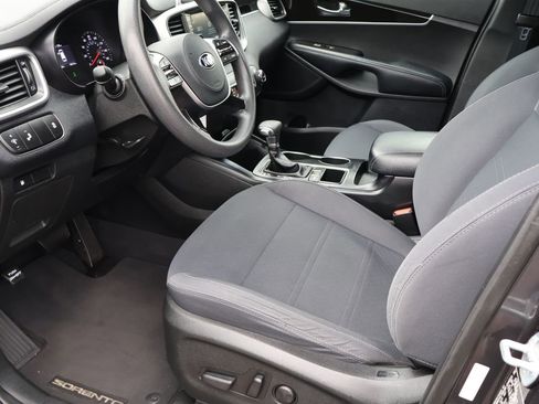 Used 2019 Kia Sorento LX image 21
