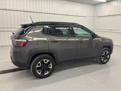 Used 2017 Jeep Compass Trailhawk w/ Leather Interior Group AWD/4WD image 4