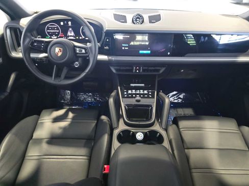 Used 2025 Porsche Cayenne Coupe AWD/4WD image 20