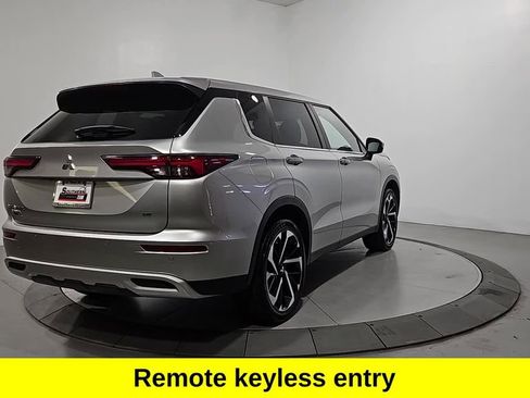 Used 2023 Mitsubishi Outlander SE image 5